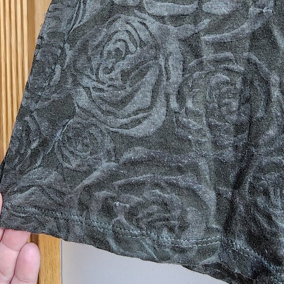 Coldwater Creek Green Stenciled V-Neck Short Sleeve Jersey Size Medium - Picture 16 of 16